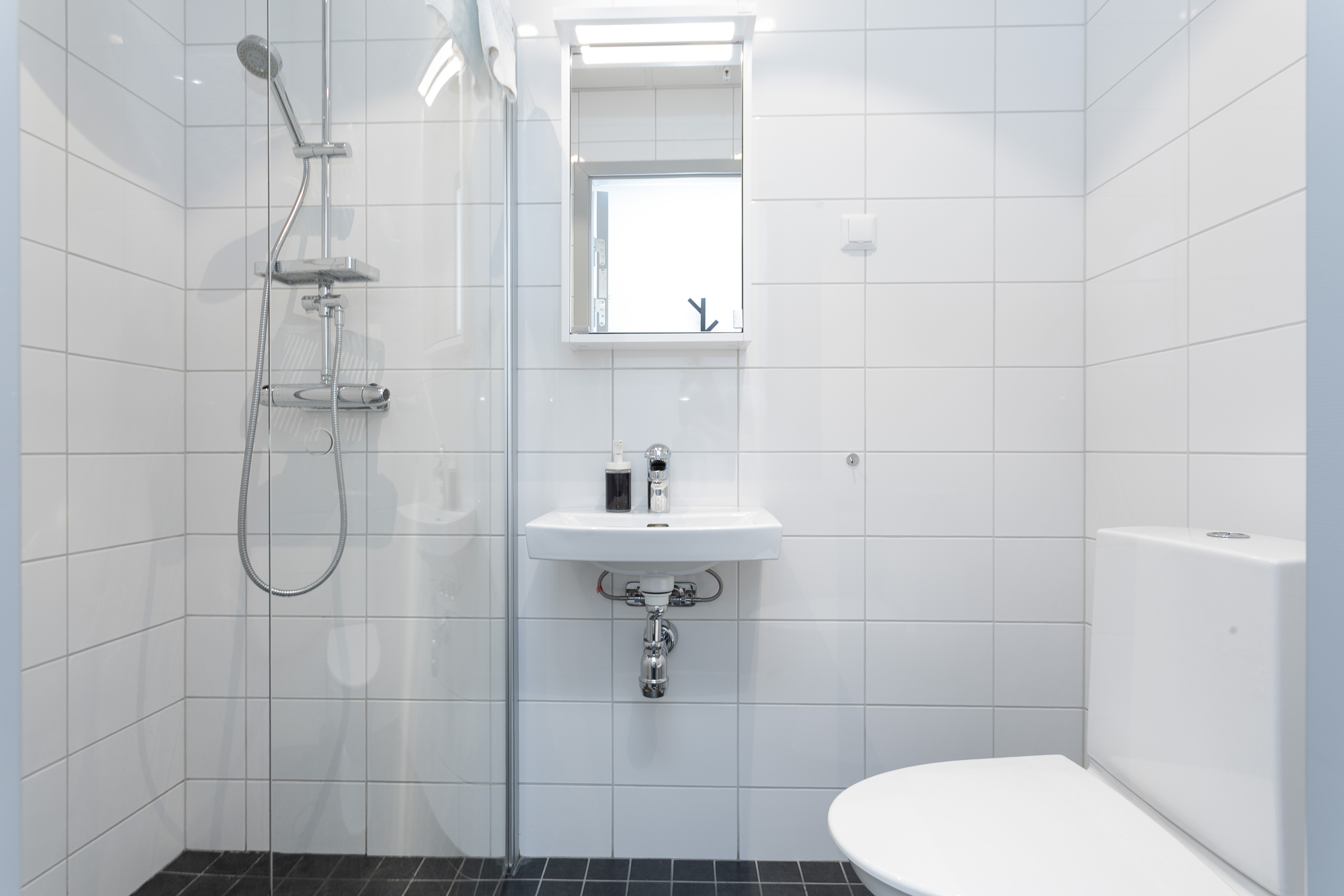 Bathroom Single Apartment ApartDirect Arlandastad.jpg