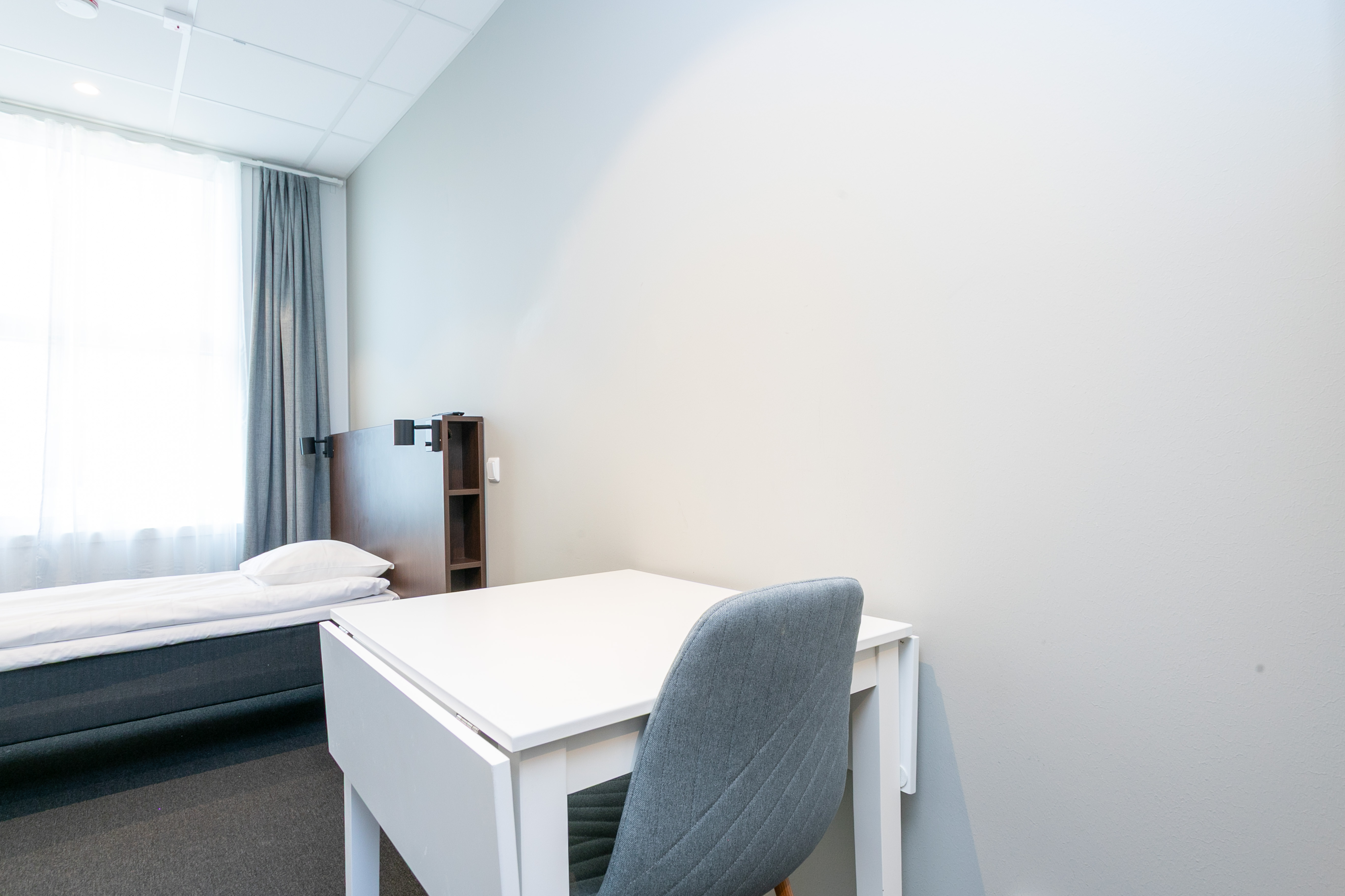 Dining table Single Apartment ApartDirect Arlandastad.jpg