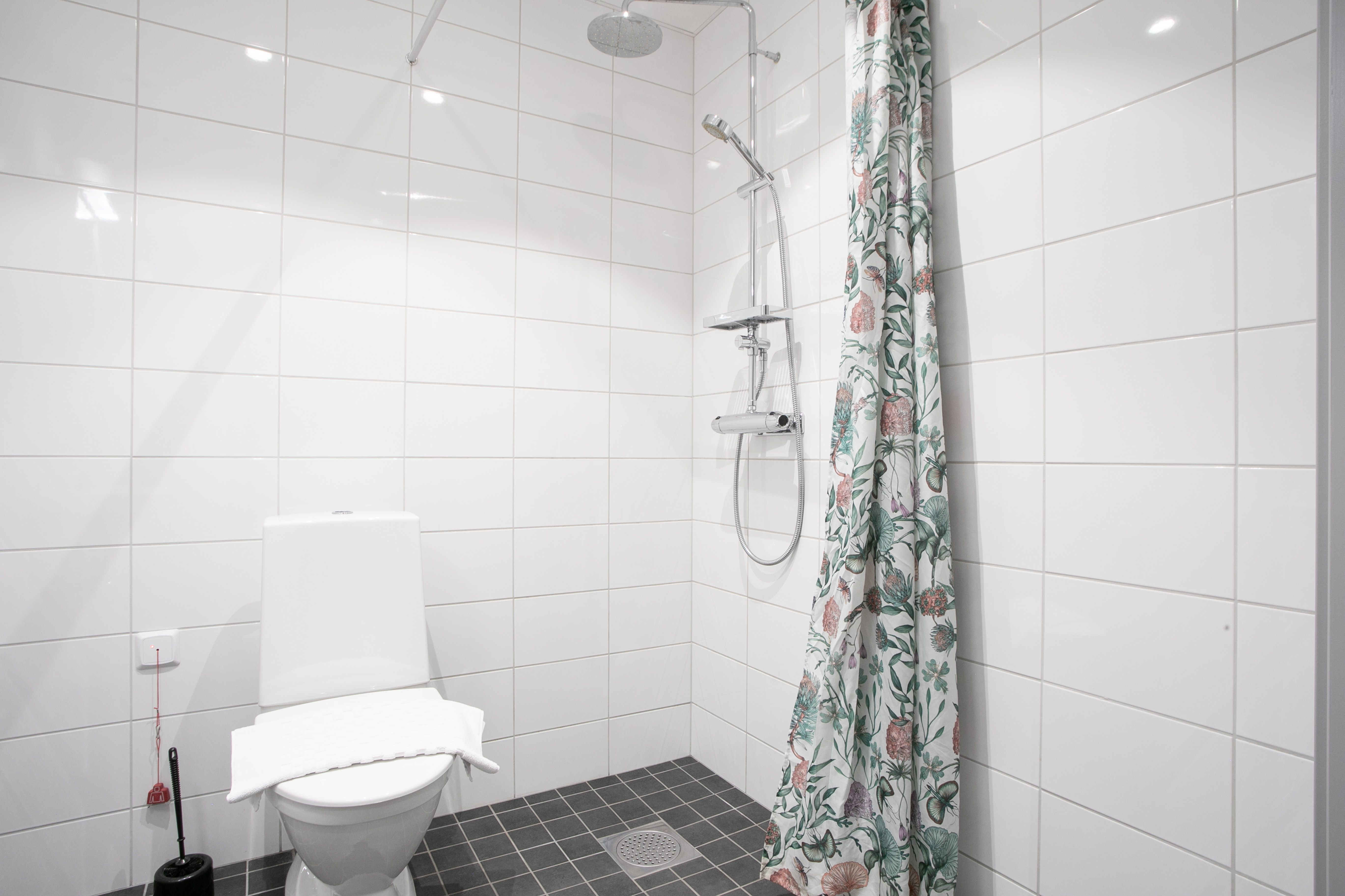 Bathroom Family Studio ApartDirect Arlandastad.jpg